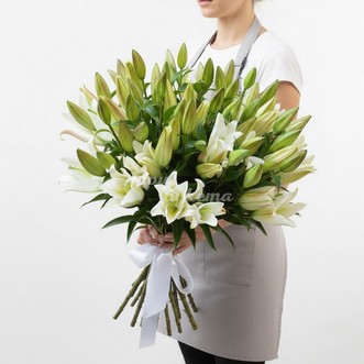 Белые лилии