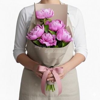 Букет из 5 розовых пионов