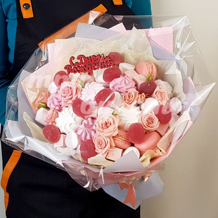 Букет из зефира и макарун (вид сверху)