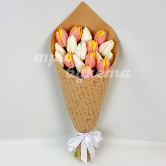 Букет из 17 светлых тюльпанов Букет из 17 светлых тюльпанов