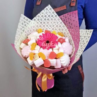 Букет из зефира, пастилы и герберы