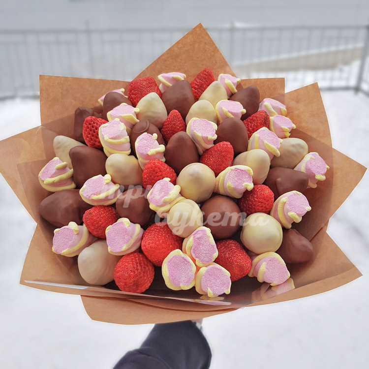 Клубника и маршмеллоу в букете